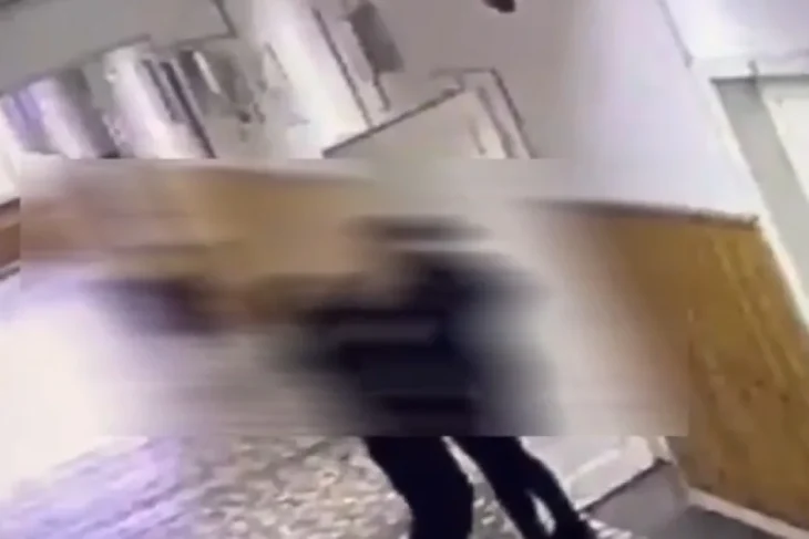 Noi percheziții în camera elevului de 13 ani implicat în atacul de la Bistrița