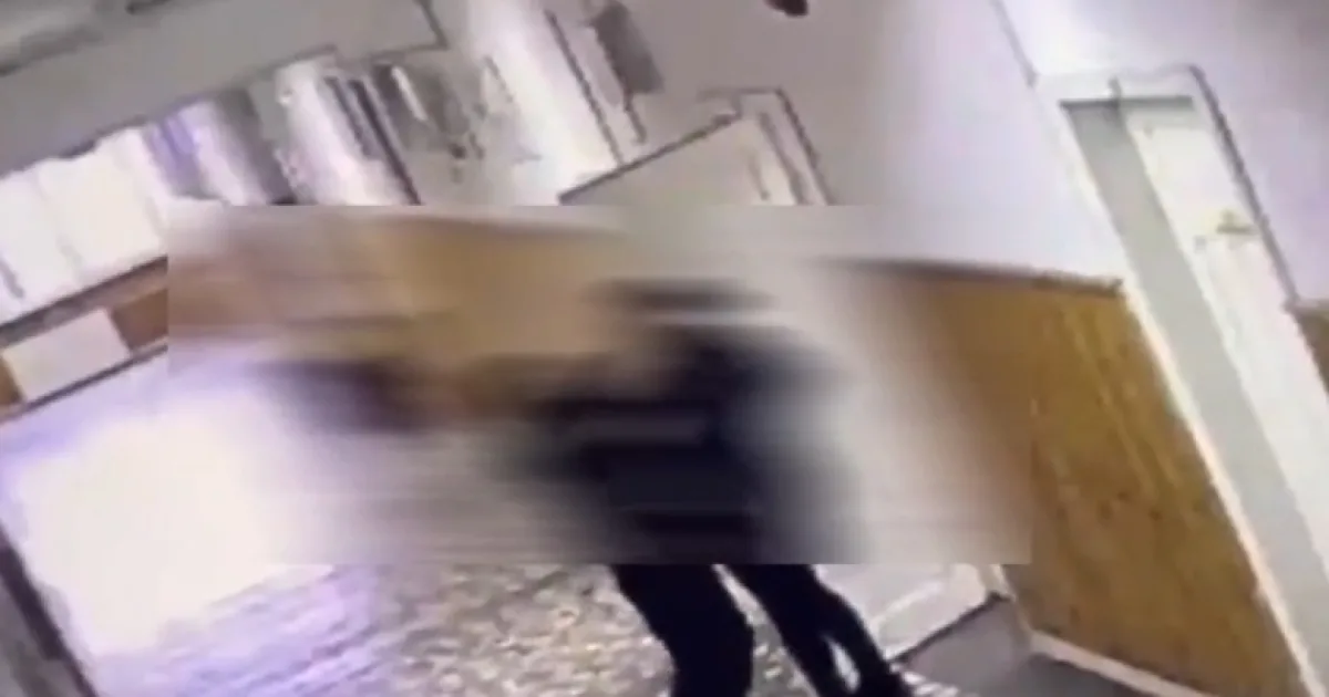 Noi percheziții în camera elevului de 13 ani implicat în atacul de la Bistrița