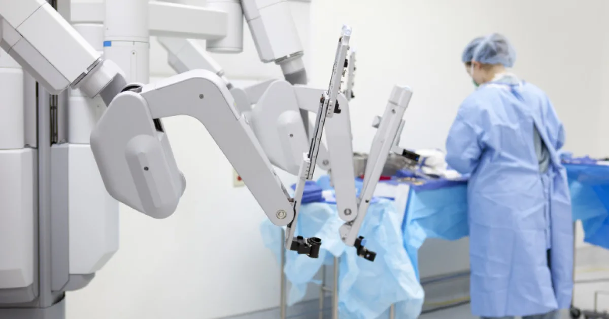 Pensionar din Gorj, operație cu robotul decontată integral în instanță